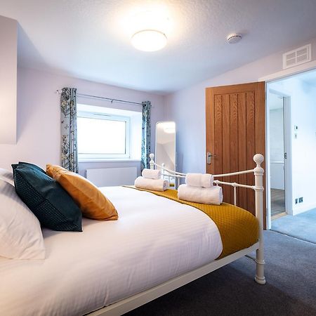 Lochside Villa Staffin Bagian luar foto
