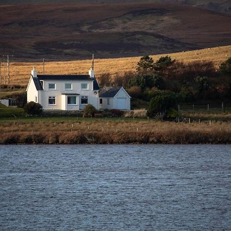 Lochside Villa Staffin Bagian luar foto