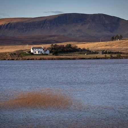 Lochside Villa Staffin Bagian luar foto