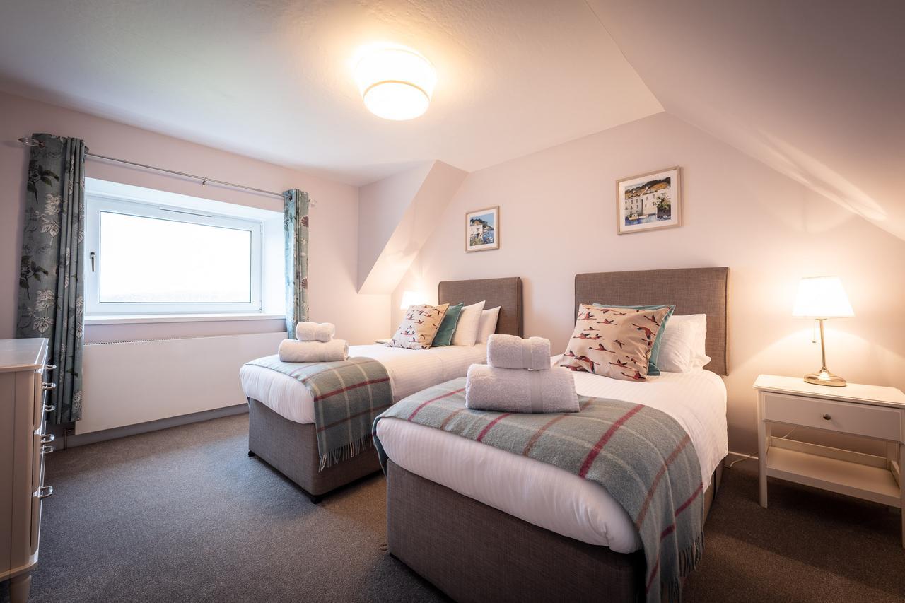 Lochside Villa Staffin Bagian luar foto