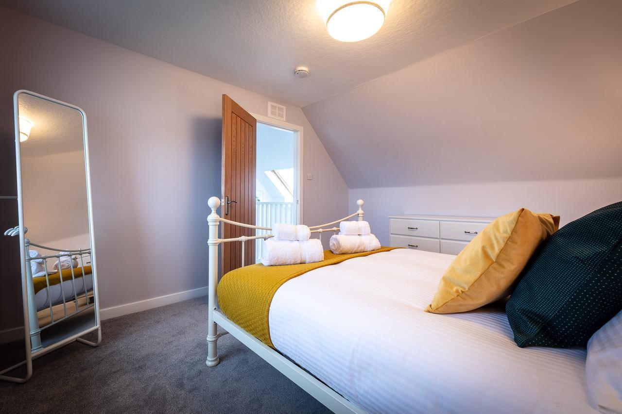 Lochside Villa Staffin Bagian luar foto