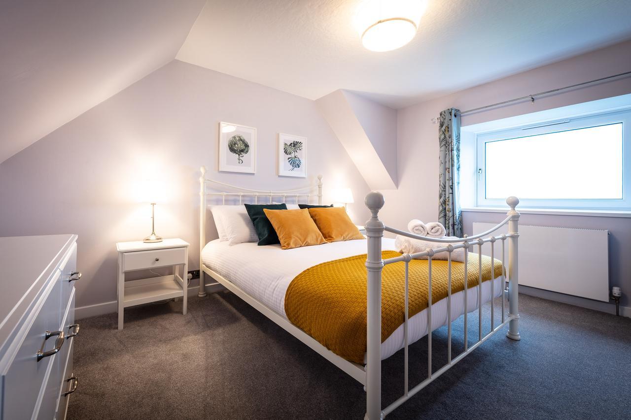 Lochside Villa Staffin Bagian luar foto