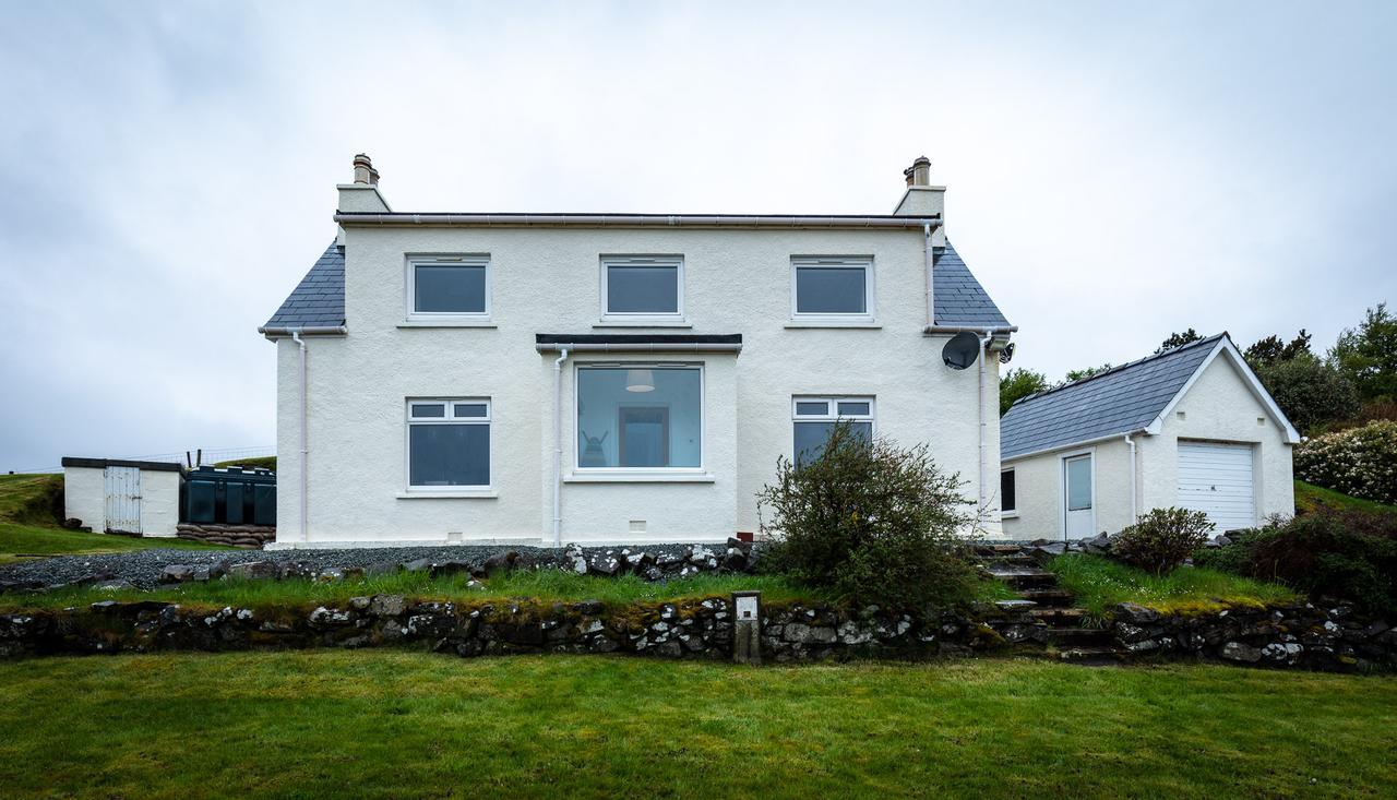 Lochside Villa Staffin Bagian luar foto