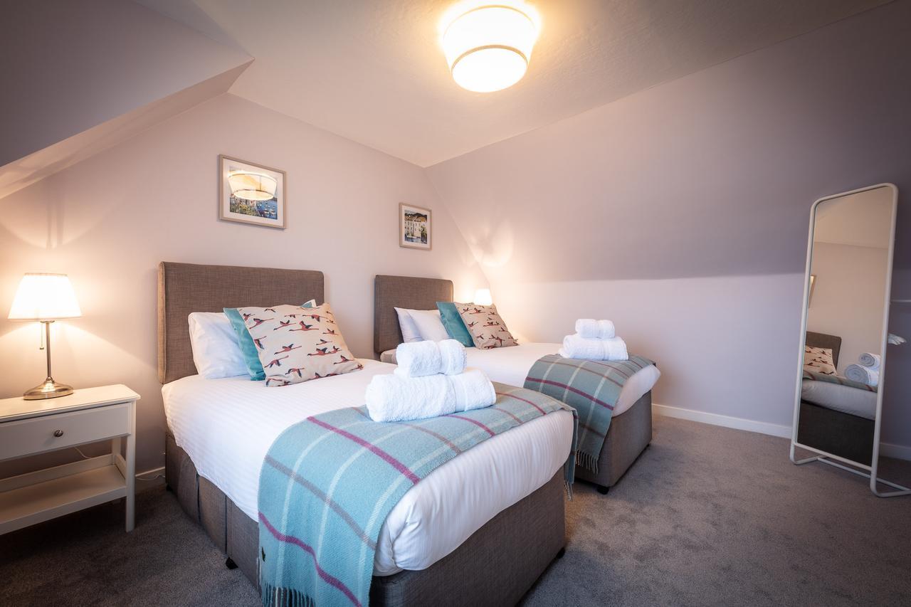 Lochside Villa Staffin Bagian luar foto