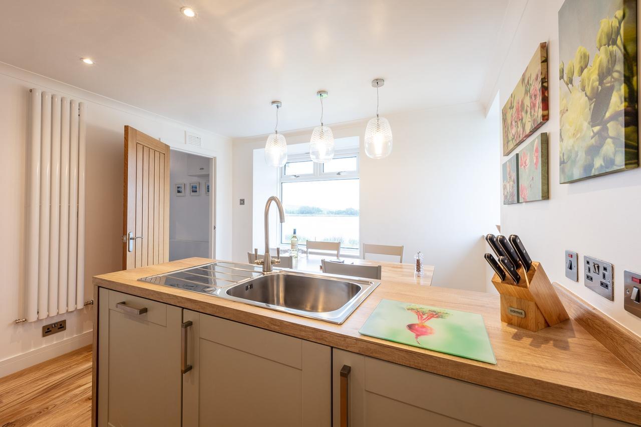 Lochside Villa Staffin Bagian luar foto