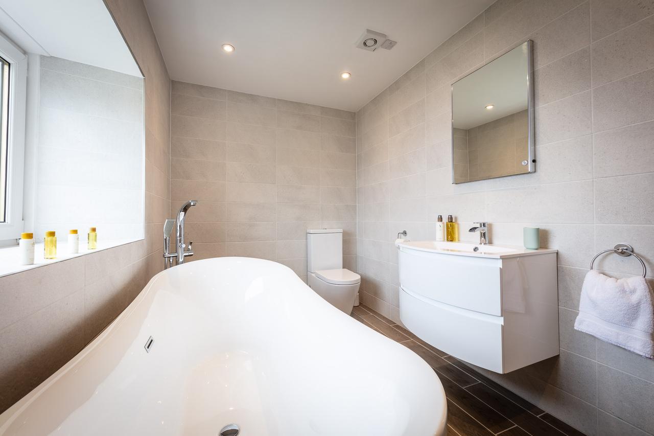 Lochside Villa Staffin Bagian luar foto