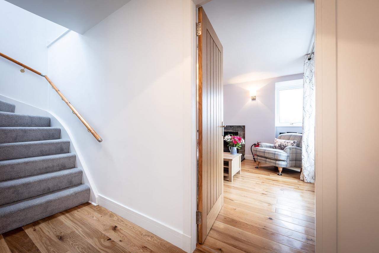 Lochside Villa Staffin Bagian luar foto