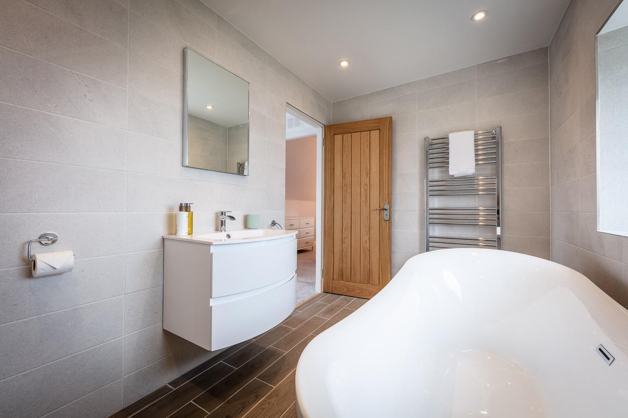 Lochside Villa Staffin Bagian luar foto
