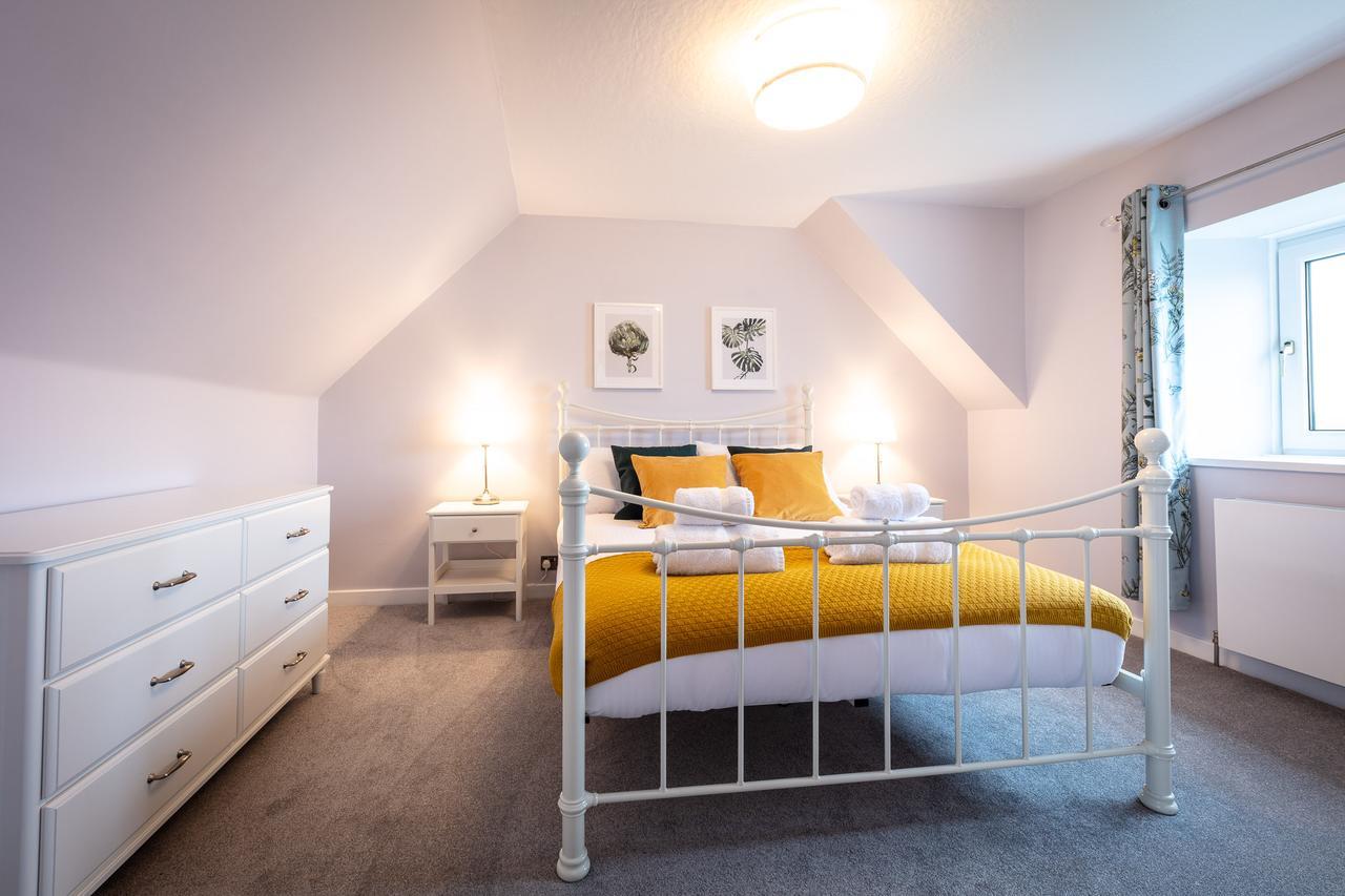 Lochside Villa Staffin Bagian luar foto