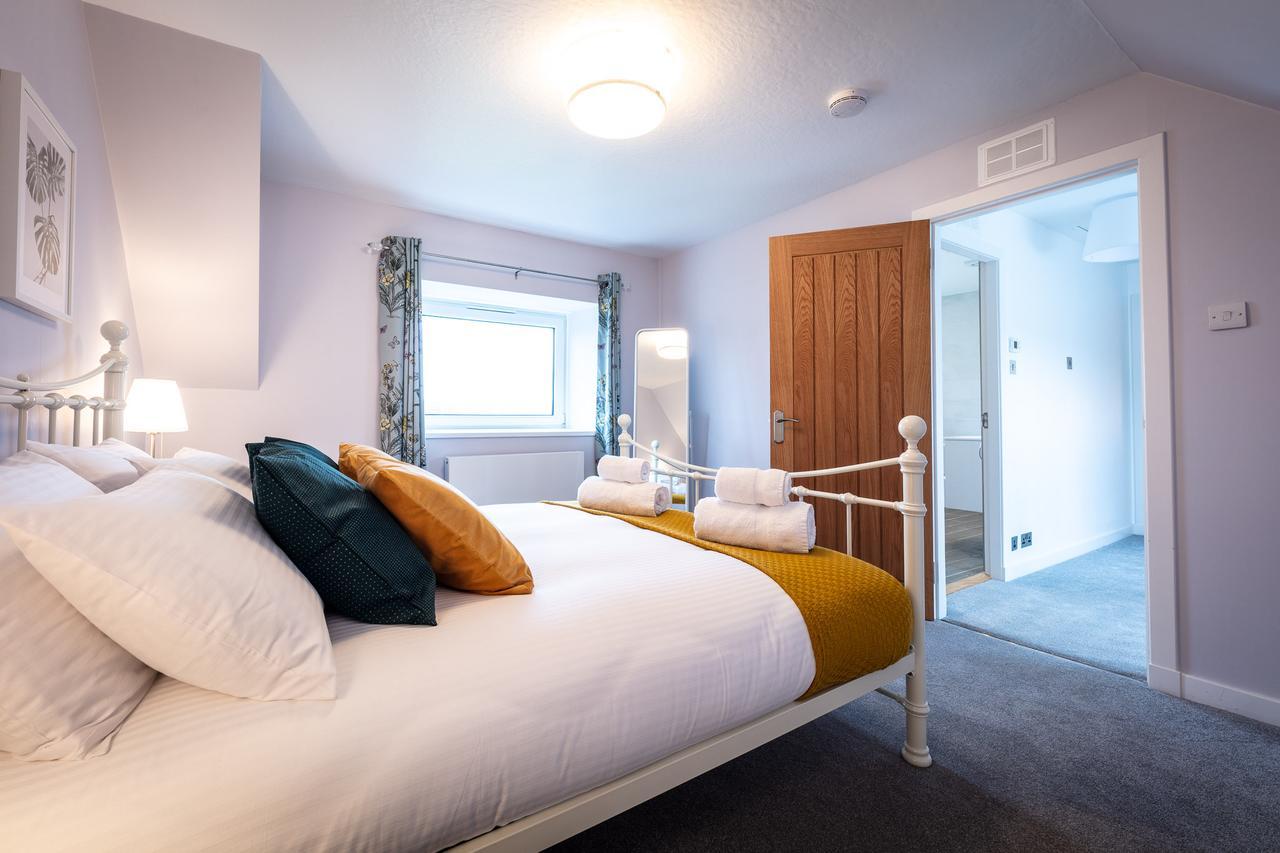 Lochside Villa Staffin Bagian luar foto