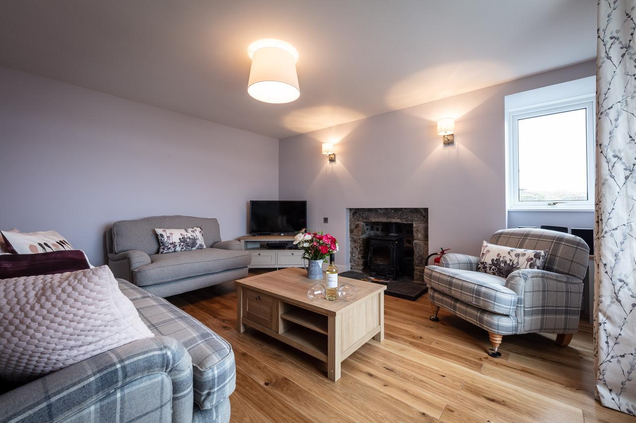 Lochside Villa Staffin Bagian luar foto