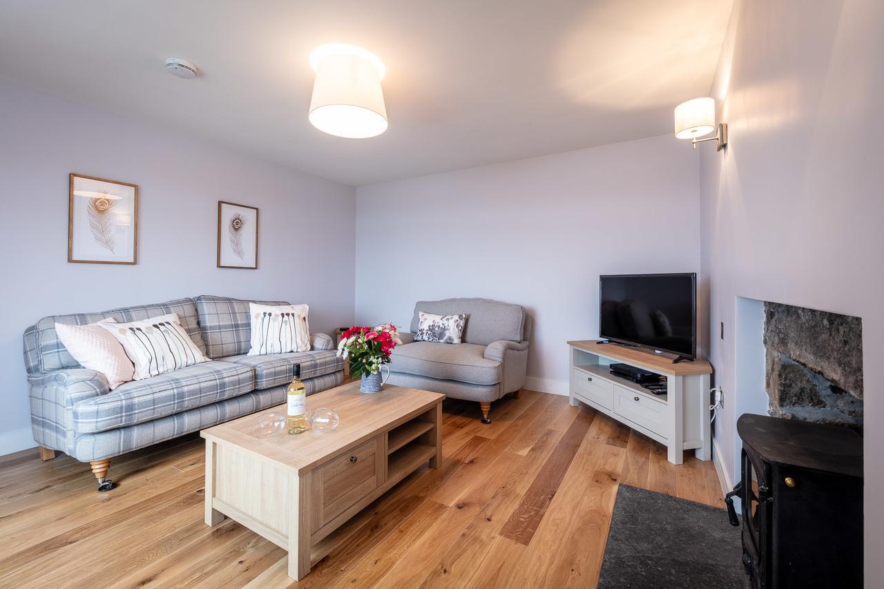 Lochside Villa Staffin Bagian luar foto