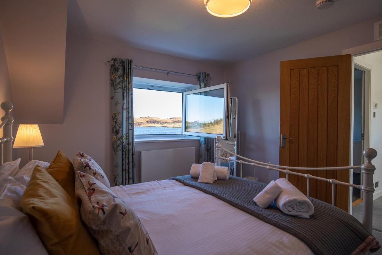 Lochside Villa Staffin Bagian luar foto