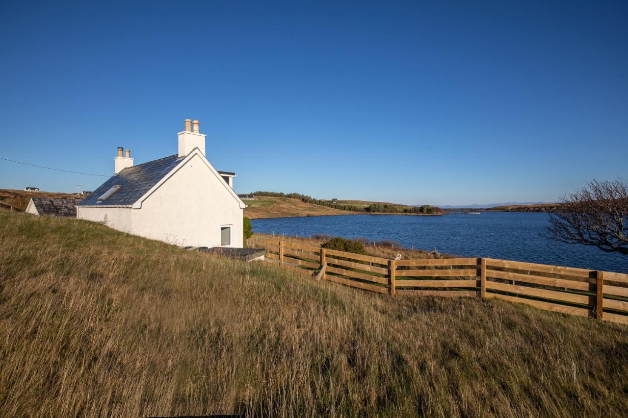 Lochside Villa Staffin Bagian luar foto
