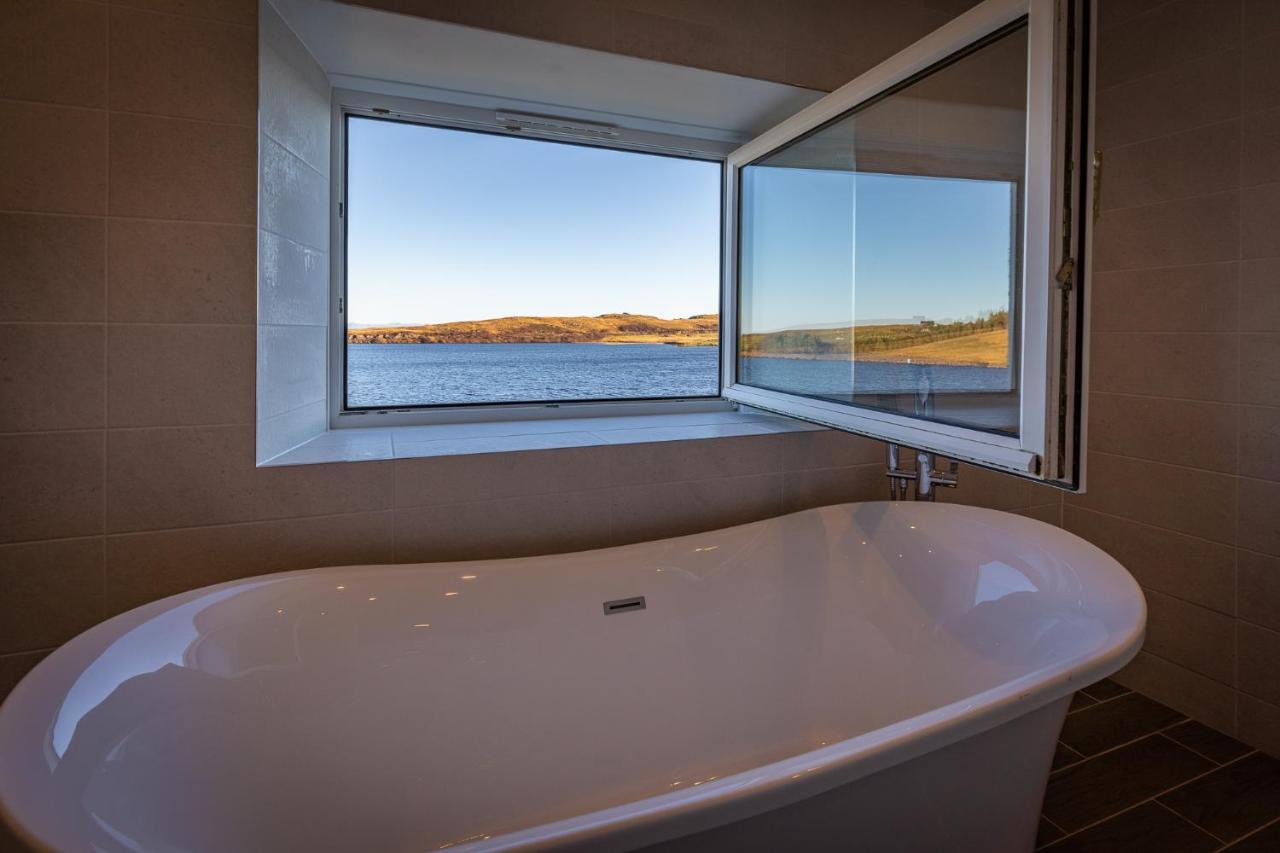 Lochside Villa Staffin Bagian luar foto